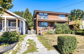 3 odalılar konak Etobicoke'de, Kanada. C$1,386,000