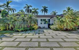 Yazlık ev – Sunny Isles Beach, Florida, Amerika Birleşik Devletleri. $1,900,000