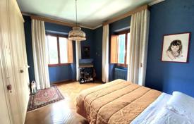 3 odalılar villa 190 m² Floransa'da, İtalya. 1,200,000 €