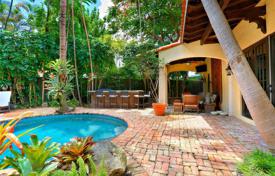 7 odalılar villa 442 m² Miami'de, Amerika Birleşik Devletleri. 2,394,000 €
