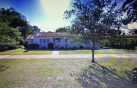 Yazlık ev – Coral Gables, Florida, Amerika Birleşik Devletleri. $1,600,000
