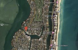 Şehir içinde müstakil ev – Miami sahili, Florida, Amerika Birleşik Devletleri. $3,200,000