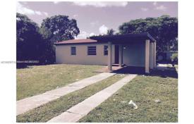 Şehir içinde müstakil ev – North Miami, Florida, Amerika Birleşik Devletleri. $449,000