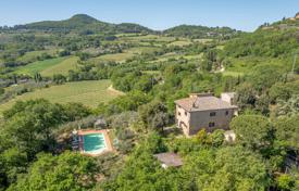 16 odalılar köşk 591 m² Montepulciano'da, İtalya. 2,400,000 €