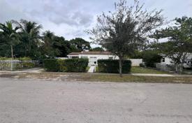 Şehir içinde müstakil ev – North Miami, Florida, Amerika Birleşik Devletleri. $495,000