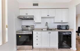 9 odalılar daire Scarborough'da, Kanada. C$841,000