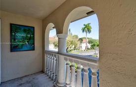 3 odalılar şehir içinde müstakil ev 134 m² Miami'de, Amerika Birleşik Devletleri. $470,000