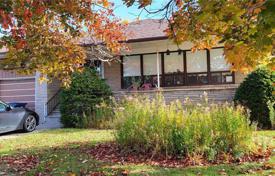 8 odalılar şehir içinde müstakil ev North York'da, Kanada. C$1,741,000