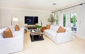 6 odalılar şehir içinde müstakil ev 674 m² Miami'de, Amerika Birleşik Devletleri. $5,490,000