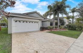 Şehir içinde müstakil ev – Pembroke Pines, Broward, Florida,  Amerika Birleşik Devletleri. $735,000