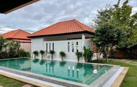 3 odalılar villa 550 m² Pattaya'da, Tayland. $379,000