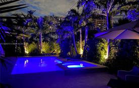 Şehir içinde müstakil ev – Sunny Isles Beach, Florida, Amerika Birleşik Devletleri. $3,100,000