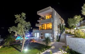 5 odalılar villa 360 m² Đenovići'de, Karadağ. 1,300,000 €