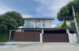 3 odalılar villa 250 m² Pattaya'da, Tayland. $236,000