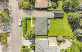 6 odalılar şehir içinde müstakil ev North York'da, Kanada. C$1,744,000