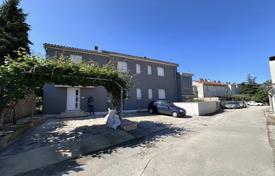 9 odalılar şehir içinde müstakil ev 350 m² Pula'da, Hırvatistan. 850,000 €