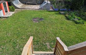 9 odalılar şehir içinde müstakil ev North York'da, Kanada. C$1,293,000
