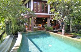 3 odalılar villa 180 m² Seminyak'da, Endonezya. $300,000