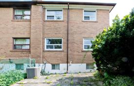 10 odalılar konak North York'da, Kanada. C$1,274,000