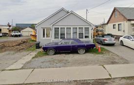 6 odalılar şehir içinde müstakil ev Etobicoke'de, Kanada. C$1,712,000