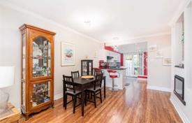 4 odalılar şehir içinde müstakil ev East York'da, Kanada. C$1,160,000