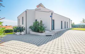 5 odalılar şehir içinde müstakil ev 260 m² Medulin'de, Hırvatistan. 995,000 €