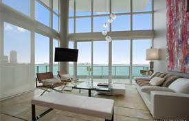 3 odalılar daire 216 m² Miami'de, Amerika Birleşik Devletleri. 1,981,000 €
