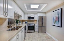 6 odalılar daire Scarborough'da, Kanada. C$881,000