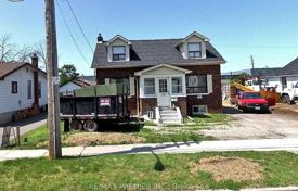 8 odalılar şehir içinde müstakil ev Etobicoke'de, Kanada. C$1,712,000