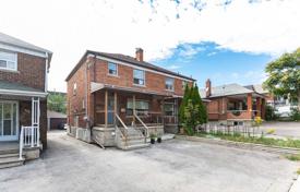 3 odalılar konak Dufferin Street'da, Kanada. C$1,122,000