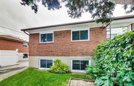 4 odalılar konak North York'da, Kanada. C$1,157,000