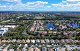 Şehir içinde müstakil ev – Pembroke Pines, Broward, Florida,  Amerika Birleşik Devletleri. $580,000