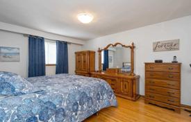 4 odalılar şehir içinde müstakil ev Etobicoke'de, Kanada. C$1,807,000