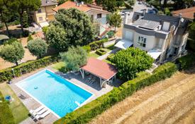 3 odalılar villa 515 m² Fano'da, İtalya. 1,950,000 €