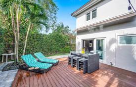 Şehir içinde müstakil ev – Coral Gables, Florida, Amerika Birleşik Devletleri. $1,700,000