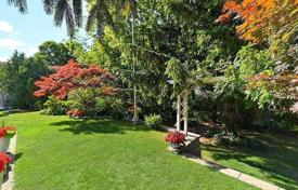 10 odalılar şehir içinde müstakil ev Etobicoke'de, Kanada. C$2,500,000