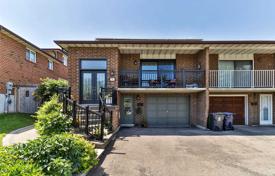 3 odalılar konak North York'da, Kanada. C$973,000