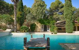 13 odalılar villa Bormes-les-Mimosas'da, Fransa. Price on request