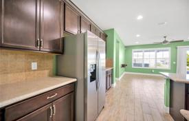 3 odalılar şehir içinde müstakil ev 398 m² Florida'da, Amerika Birleşik Devletleri. $610,000