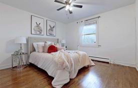 5 odalılar şehir içinde müstakil ev Etobicoke'de, Kanada. C$1,866,000
