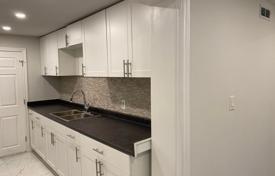 6 odalılar şehir içinde müstakil ev North York'da, Kanada. C$2,443,000
