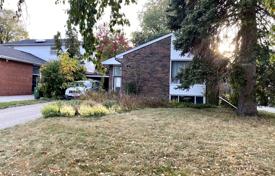 10 odalılar şehir içinde müstakil ev Etobicoke'de, Kanada. C$1,342,000