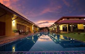 11 odalılar villa 600 m² Pattaya'da, Tayland. $998,000