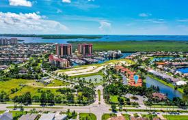 Şehir içinde müstakil ev – Cape Coral, Florida, Amerika Birleşik Devletleri. $500,000