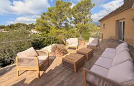 7 odalılar villa Roquefort-les-Pins'da, Fransa. 2,150,000 €