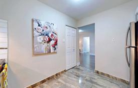 6 odalılar daire Scarborough'da, Kanada. C$832,000