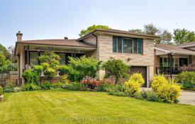 9 odalılar şehir içinde müstakil ev North York'da, Kanada. C$2,006,000