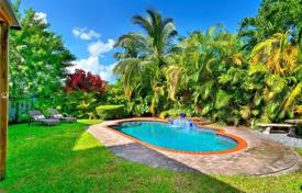 Villa – Surfside, Florida, Amerika Birleşik Devletleri. $779,000