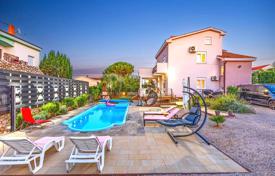6 odalılar şehir içinde müstakil ev 265 m² Malinska'da, Hırvatistan. 1,100,000 €