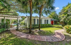 8 odalılar villa 270 m² Miami'de, Amerika Birleşik Devletleri. $1,490,000